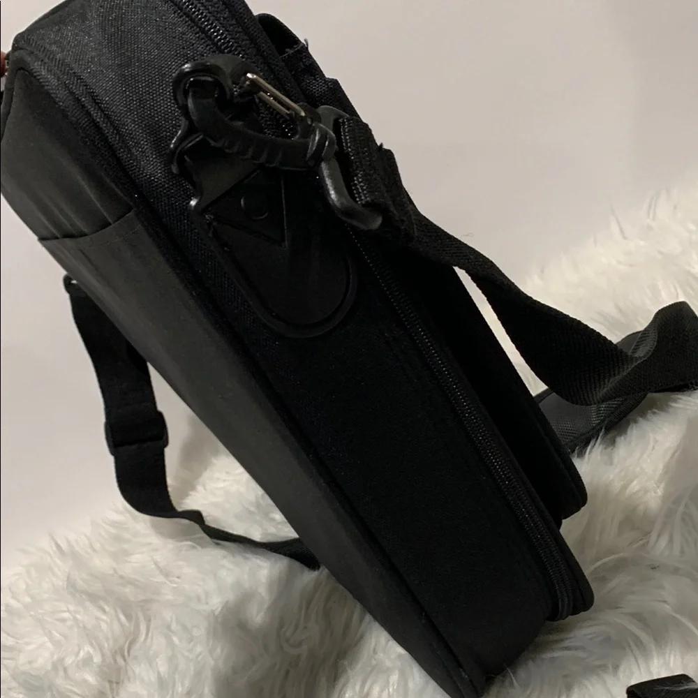 🟢3 for $20—-TARGUS Black Laptop Bag for Men